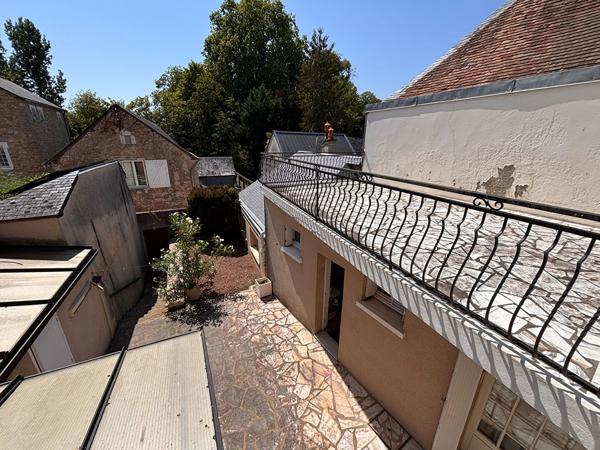 MALICORNE-SUR-SARTHE  MAISON DE VILLE AVEC GARAGE ET TERRAIN