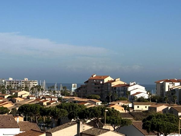 Appartement au village, 3 chambres, climatisé, vue mer