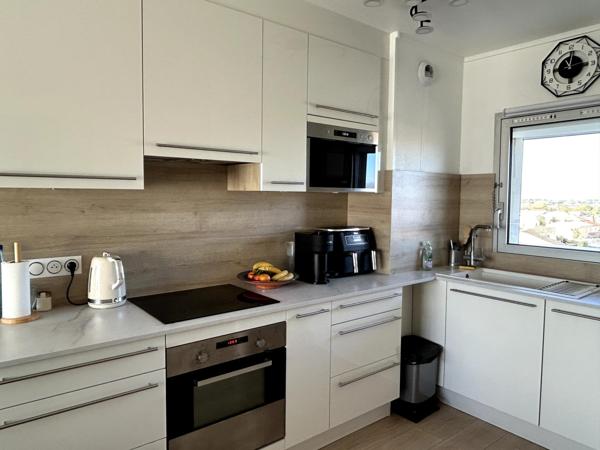 Appartement au village, 3 chambres, climatisé, vue mer