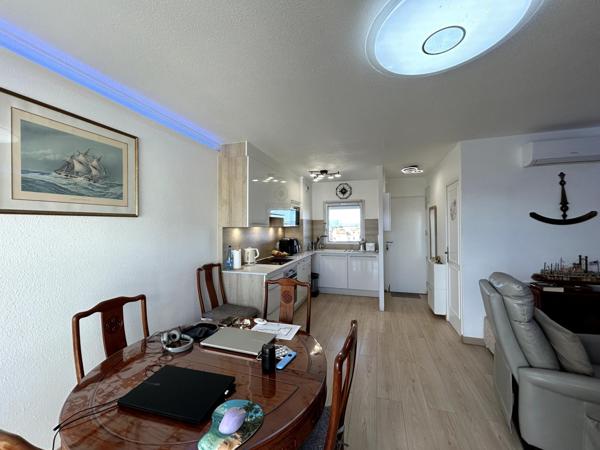 Appartement au village, 3 chambres, climatisé, vue mer