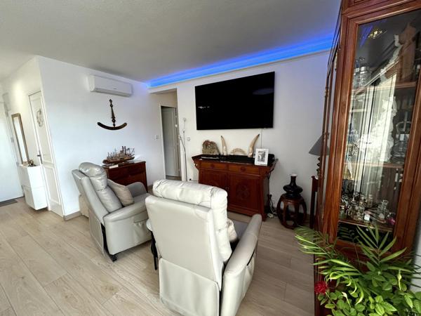 Appartement au village, 3 chambres, climatisé, vue mer