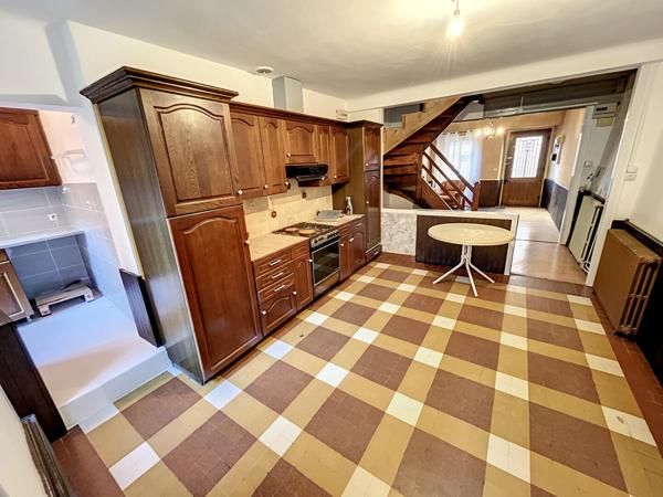 VILLENEUVE D'OLMES A VENDRE MAISON AVEC COUR ET GARAGE