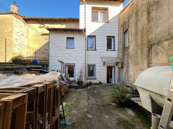 VILLENEUVE D'OLMES A VENDRE MAISON AVEC COUR ET GARAGE