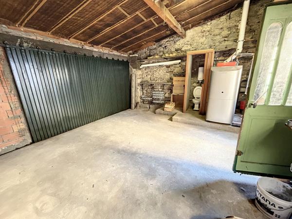 VILLENEUVE D'OLMES A VENDRE MAISON AVEC COUR ET GARAGE