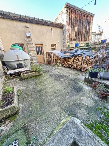 VILLENEUVE D'OLMES A VENDRE MAISON AVEC COUR ET GARAGE