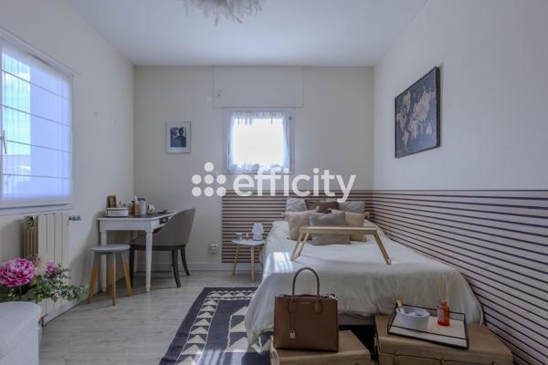 Maison
         5 pièces
        - 130 m² Bien prestige 519 000 € *