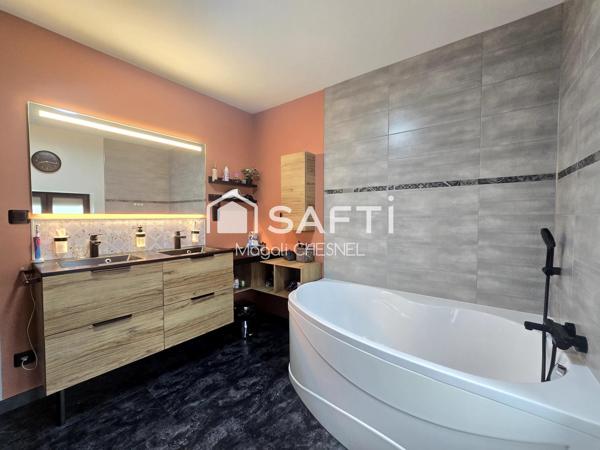 LONGERE 242 m² – 6 CHAMBRES – GRAND TERRAIN – GUIPEL