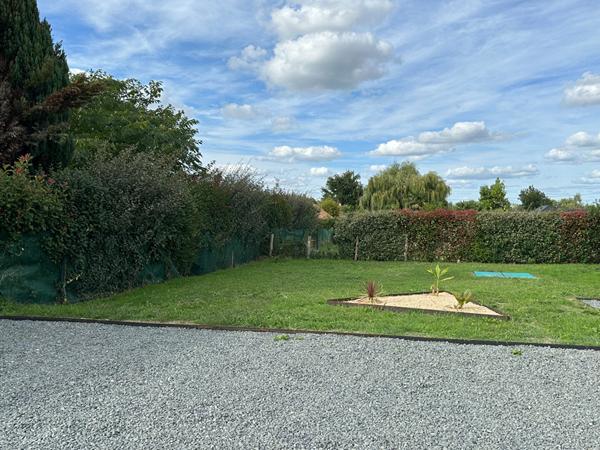 Maison de 4 chambres, jardin de 1300m² et garage !