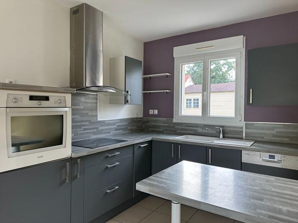 Maison de 4 chambres, jardin de 1300m² et garage !