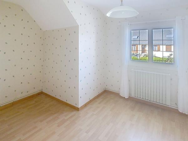 Maison familiale avec piscine au coeur de Tiercé