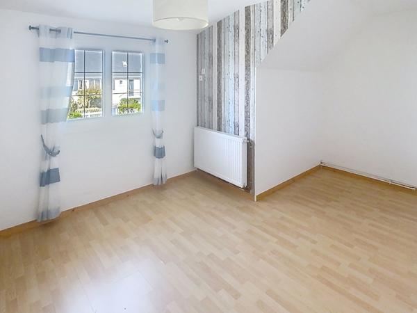 Maison familiale avec piscine au coeur de Tiercé