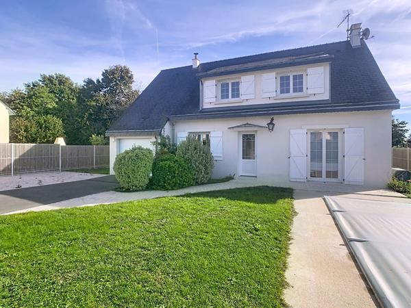 Maison familiale avec piscine au coeur de Tiercé