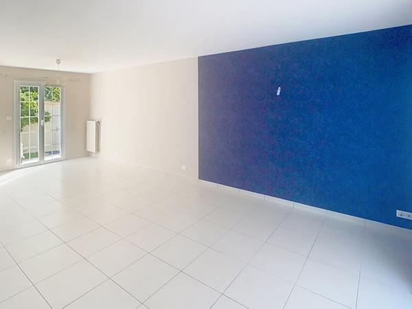 Maison familiale avec piscine au coeur de Tiercé