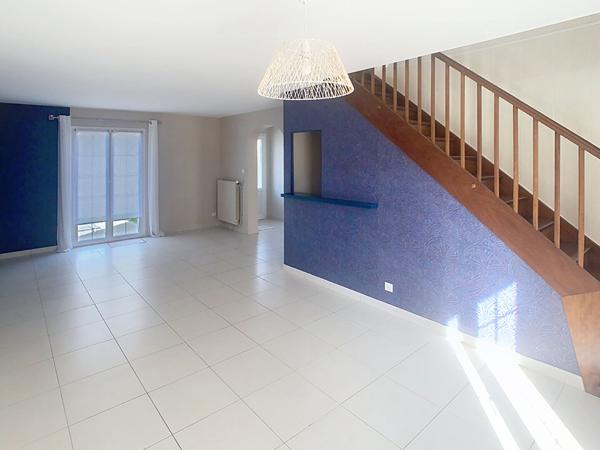 Maison familiale avec piscine au coeur de Tiercé