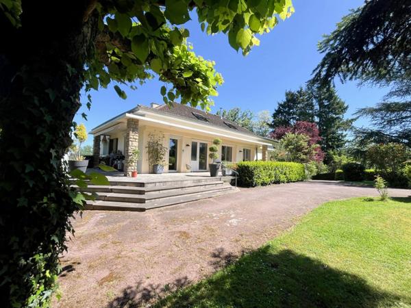 Maison à vendre 7 pièces (71) - 160 M² - Parc arboré de 1.5 hectares avec étang