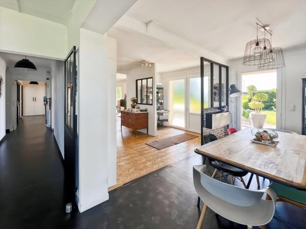 Maison à vendre 7 pièces (71) - 160 M² - Parc arboré de 1.5 hectares avec étang