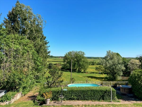 Maison à vendre 7 pièces (71) - 160 M² - Parc arboré de 1.5 hectares avec étang