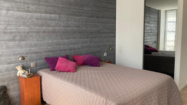 MARENNES centre-ville, maison 3 pièces avec terrasse et garage.