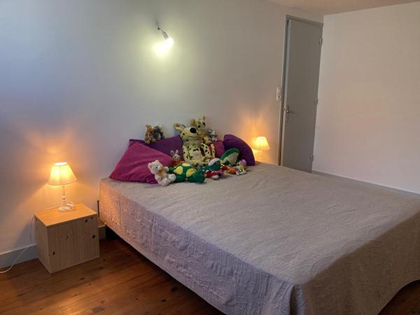 MARENNES centre-ville, maison 3 pièces avec terrasse et garage.