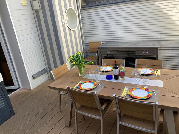 MARENNES centre-ville, maison 3 pièces avec terrasse et garage.