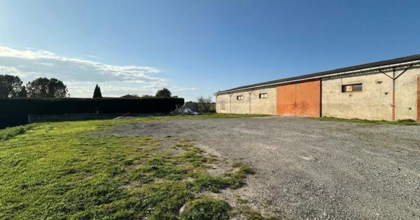Location local professionnel 294 m² avec terrain extérieur à Villegailhenc proche Carcassonne