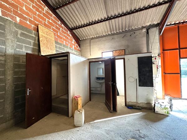Location local professionnel 294 m² avec terrain extérieur à Villegailhenc proche Carcassonne