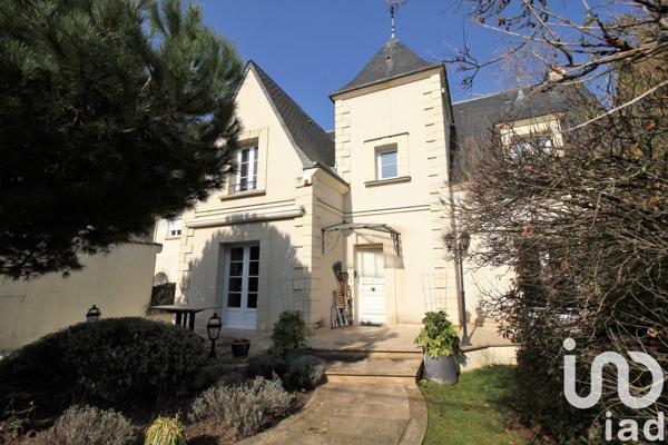 Maison traditionnelle 7 pièces de 238 m² à Villecresnes (94440)