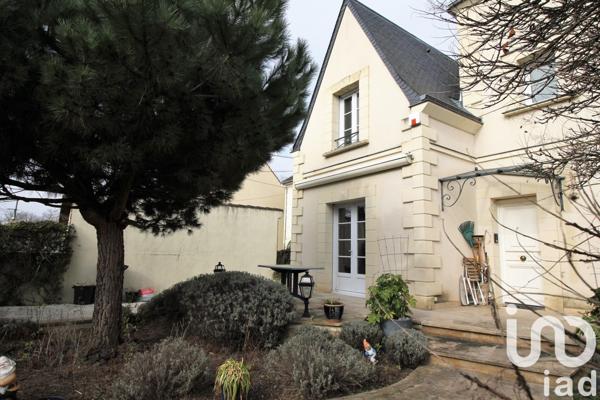 Maison traditionnelle 7 pièces de 238 m² à Villecresnes (94440)