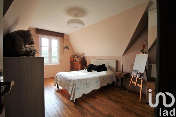 Maison traditionnelle 7 pièces de 238 m² à Villecresnes (94440)