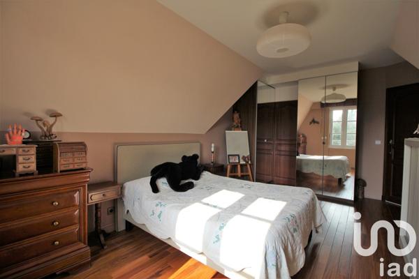 Maison traditionnelle 7 pièces de 238 m² à Villecresnes (94440)