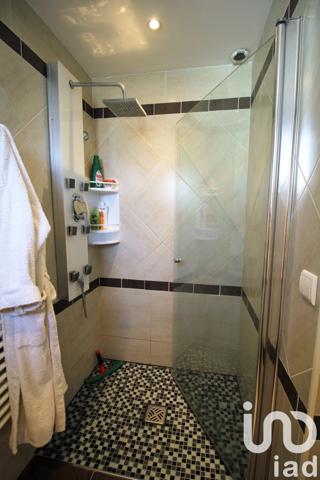 Maison traditionnelle 7 pièces de 238 m² à Villecresnes (94440)