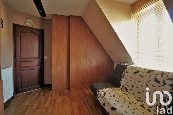 Maison traditionnelle 7 pièces de 238 m² à Villecresnes (94440)