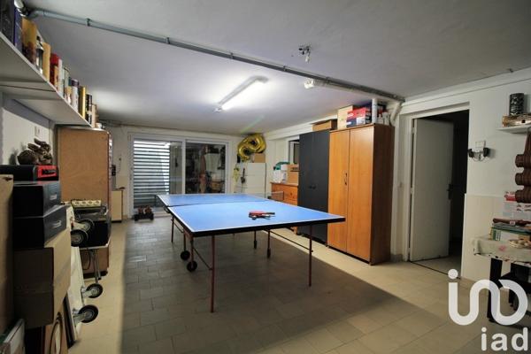 Maison traditionnelle 7 pièces de 238 m² à Villecresnes (94440)