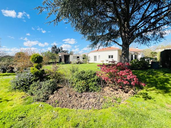 47300 VILLENEUVE SUR LOT A Villeneuve-sur-Lot, magnifique maison de plain pied d'environ 134m²