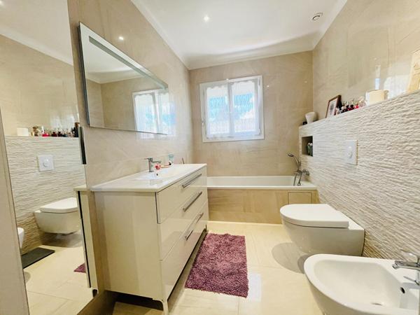 47300 VILLENEUVE SUR LOT A Villeneuve-sur-Lot, magnifique maison de plain pied d'environ 134m²