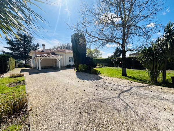 47300 VILLENEUVE SUR LOT A Villeneuve-sur-Lot, magnifique maison de plain pied d'environ 134m²