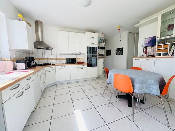 47300 VILLENEUVE SUR LOT A Villeneuve-sur-Lot, magnifique maison de plain pied d'environ 134m²