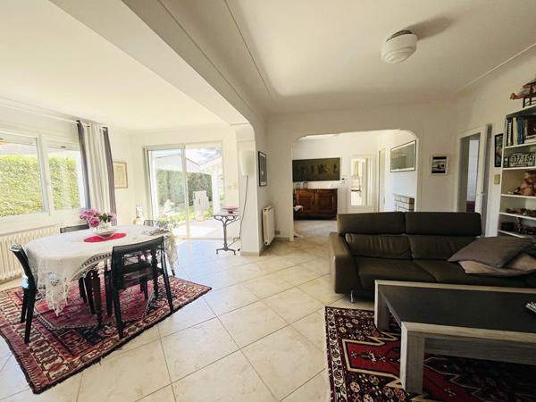 47300 VILLENEUVE SUR LOT A Villeneuve-sur-Lot, magnifique maison de plain pied d'environ 134m²