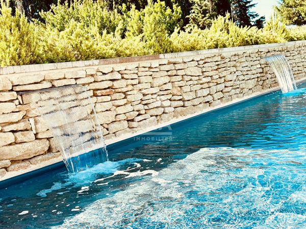 Mas de 365m2 avec 2 appartements