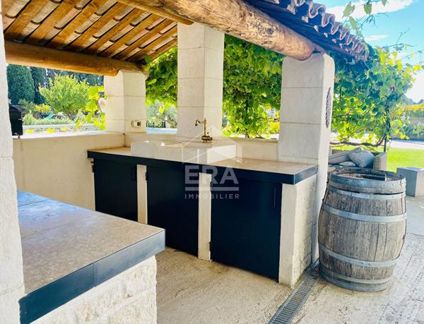 Mas de 365m2 avec 2 appartements