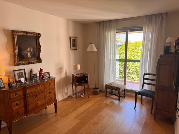 Marseille (13008) Appartement de type 2/3 en dernier étage avec extérieurs dans résidence services sénior