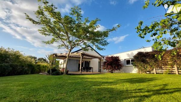 Couëron Bourg, maison récente de plain-pied, 3 chambres, jardin et double garage