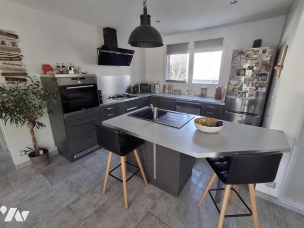 Couëron Bourg, maison récente de plain-pied, 3 chambres, jardin et double garage