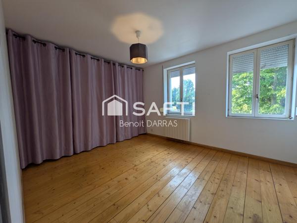 Cette maison vous offre un espace confortable et fonctionnel !