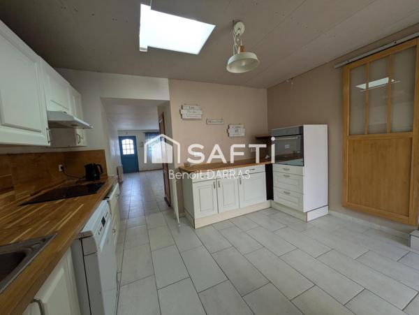 Cette maison vous offre un espace confortable et fonctionnel !