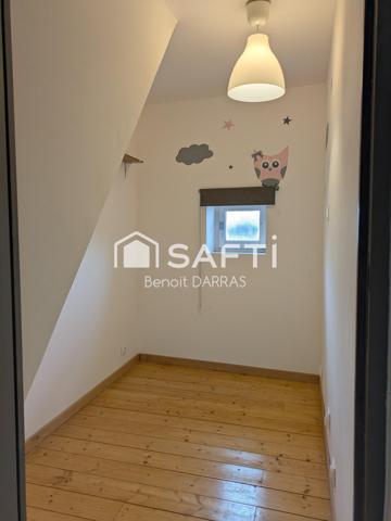 Cette maison vous offre un espace confortable et fonctionnel !