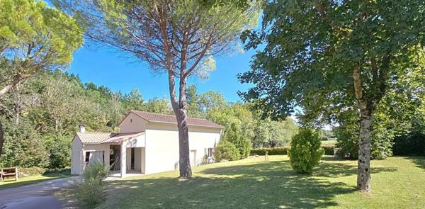 Villa de 125 m² - 3 chambres - 1 bureau - Dépendances de 100 m²