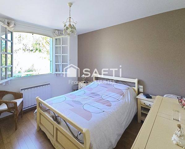 Villa de 125 m² - 3 chambres - 1 bureau - Dépendances de 100 m²