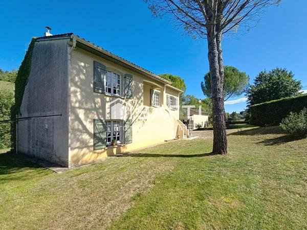 Villa de 125 m² - 3 chambres - 1 bureau - Dépendances de 100 m²