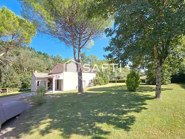 Villa de 125 m² - 3 chambres - 1 bureau - Dépendances de 100 m²